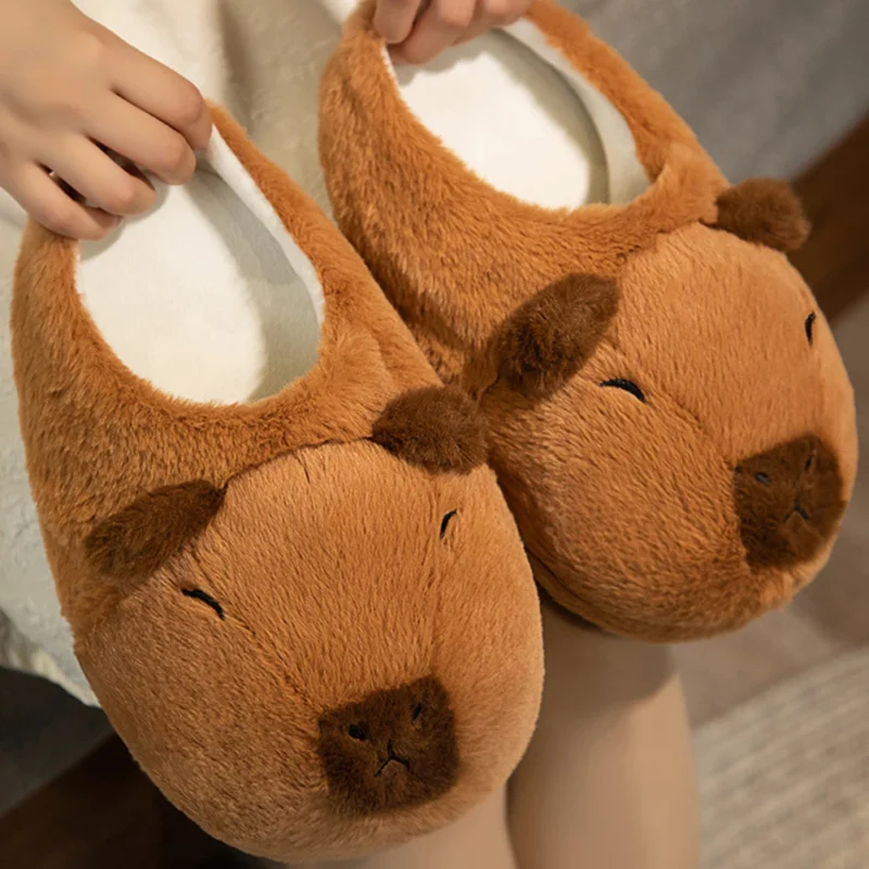 Pantoufles en peluche Capybara
